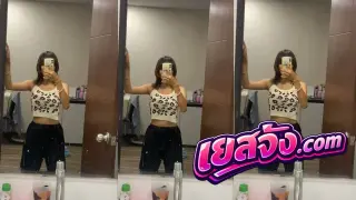 คลิปหลุดสาว เล่นนมโชว์กล้อง